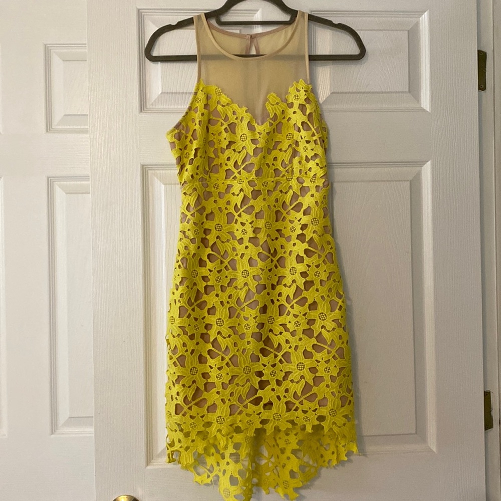 Lovers + Friends beautiful bright yellow dress Size Small